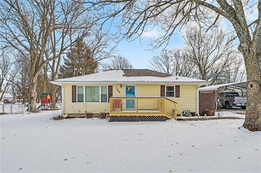 1404 N Howenstein Avenue — photo 2