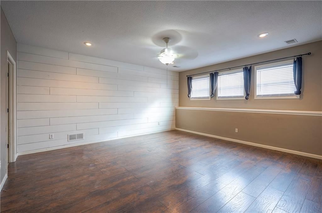 21033 Cooper Street — photo 27