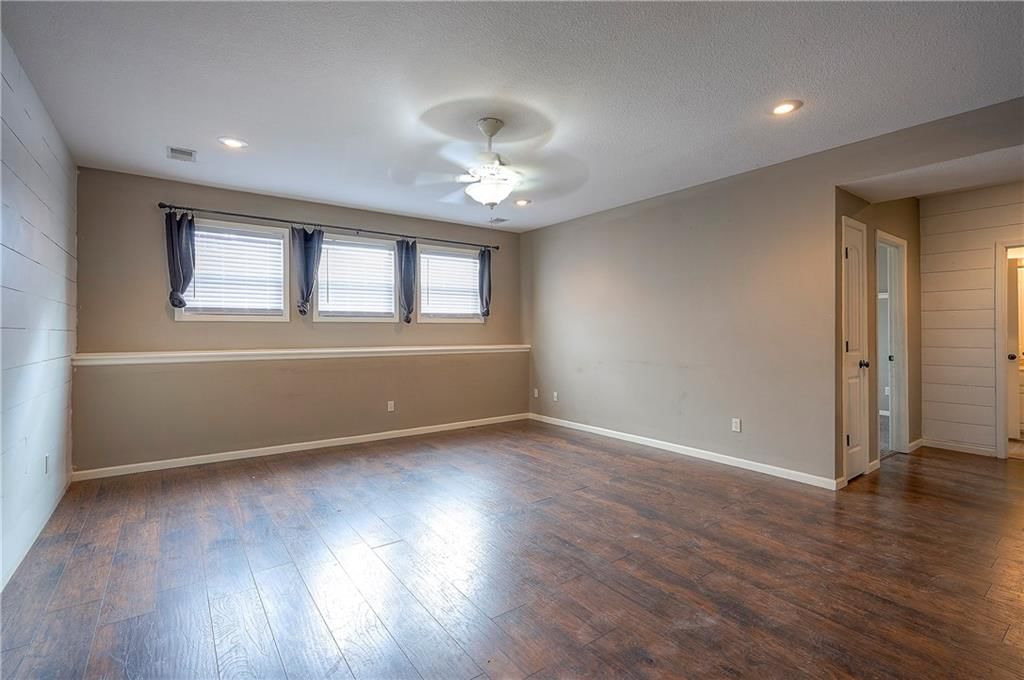 21033 Cooper Street — photo 29