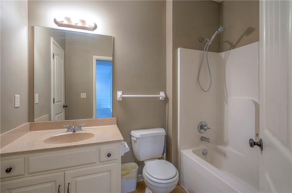 21033 Cooper Street — photo 32