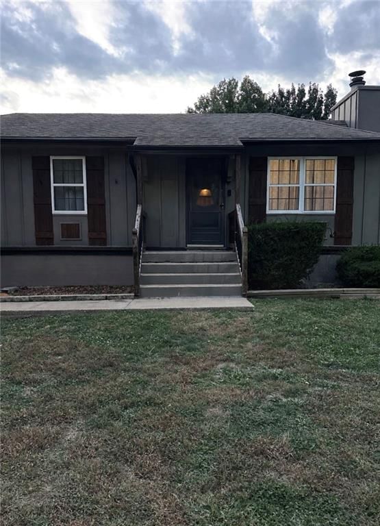 1605 NW WINCHESTER Place, Blue Springs, MO