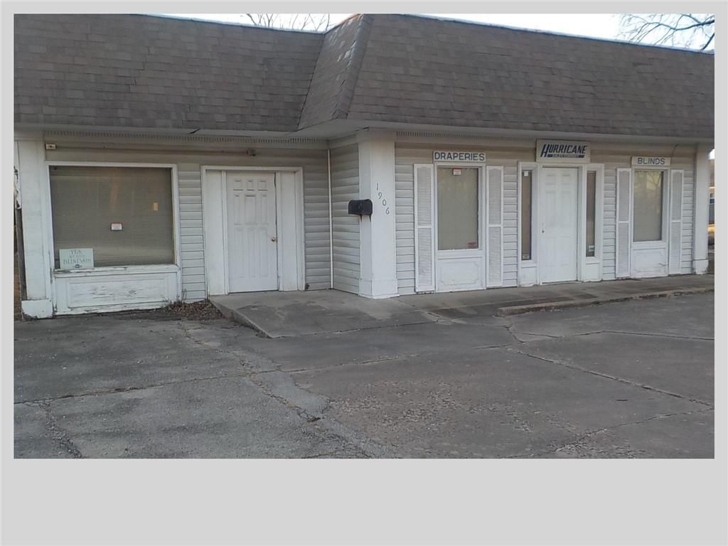 1906 S Walnut Street — photo 2