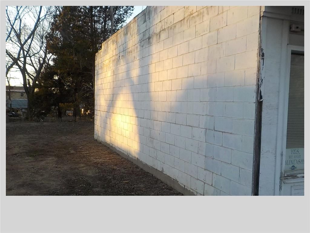 1906 S Walnut Street — photo 3