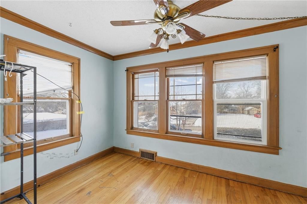 1819 FREEMAN Avenue — photo 6