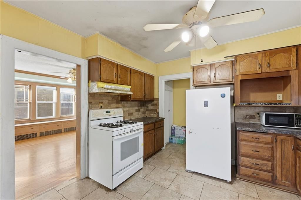 1819 FREEMAN Avenue — photo 11