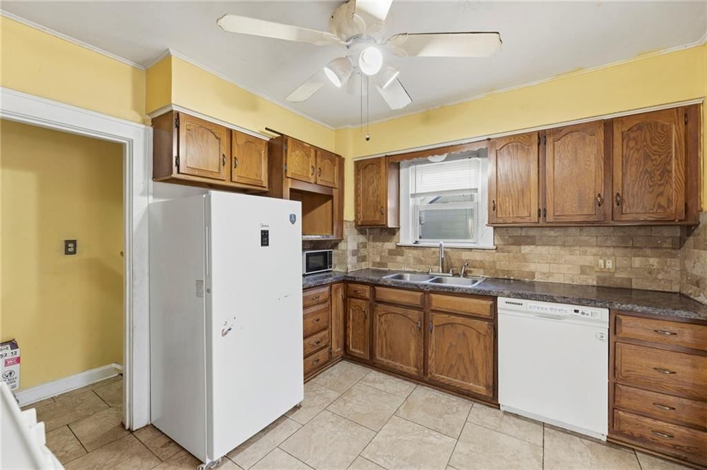 1819 FREEMAN Avenue — photo 12