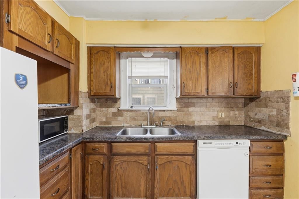1819 FREEMAN Avenue — photo 13