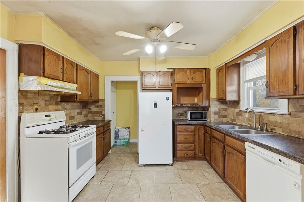1819 FREEMAN Avenue — photo 14