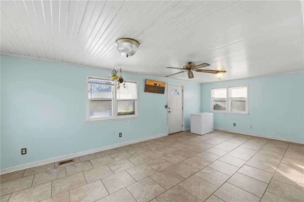 1819 FREEMAN Avenue — photo 16