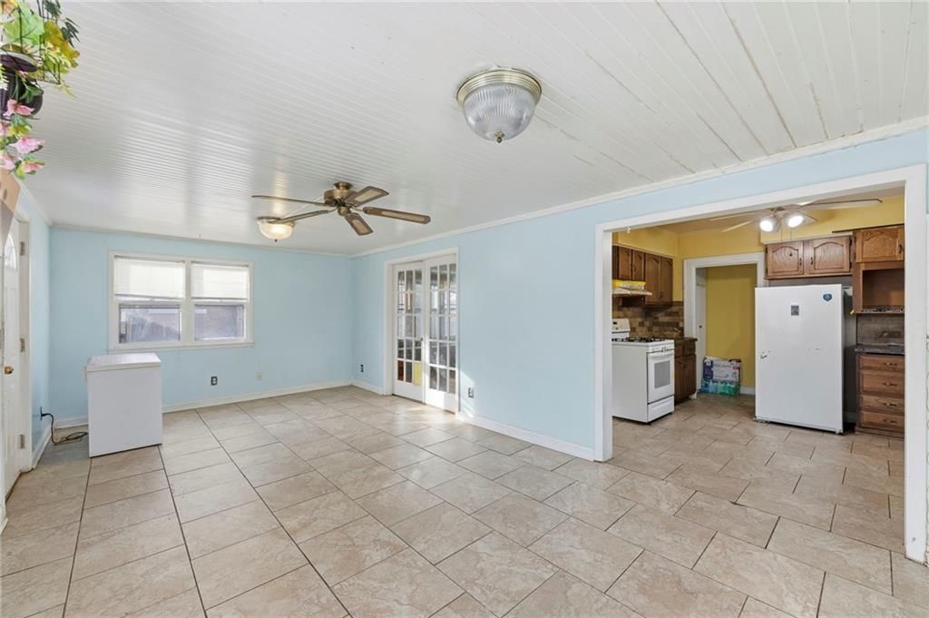 1819 FREEMAN Avenue — photo 17