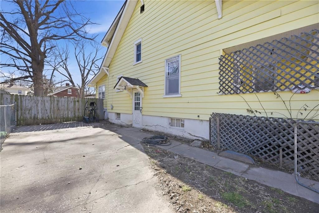 1819 FREEMAN Avenue — photo 31