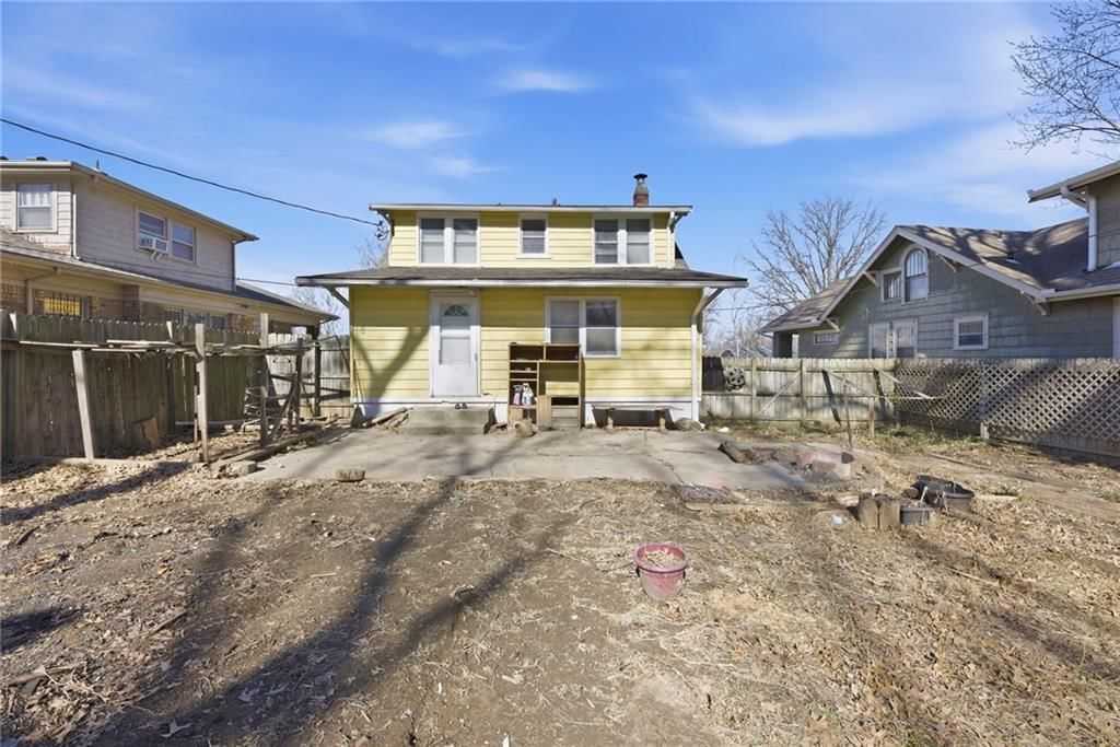 1819 FREEMAN Avenue — photo 32