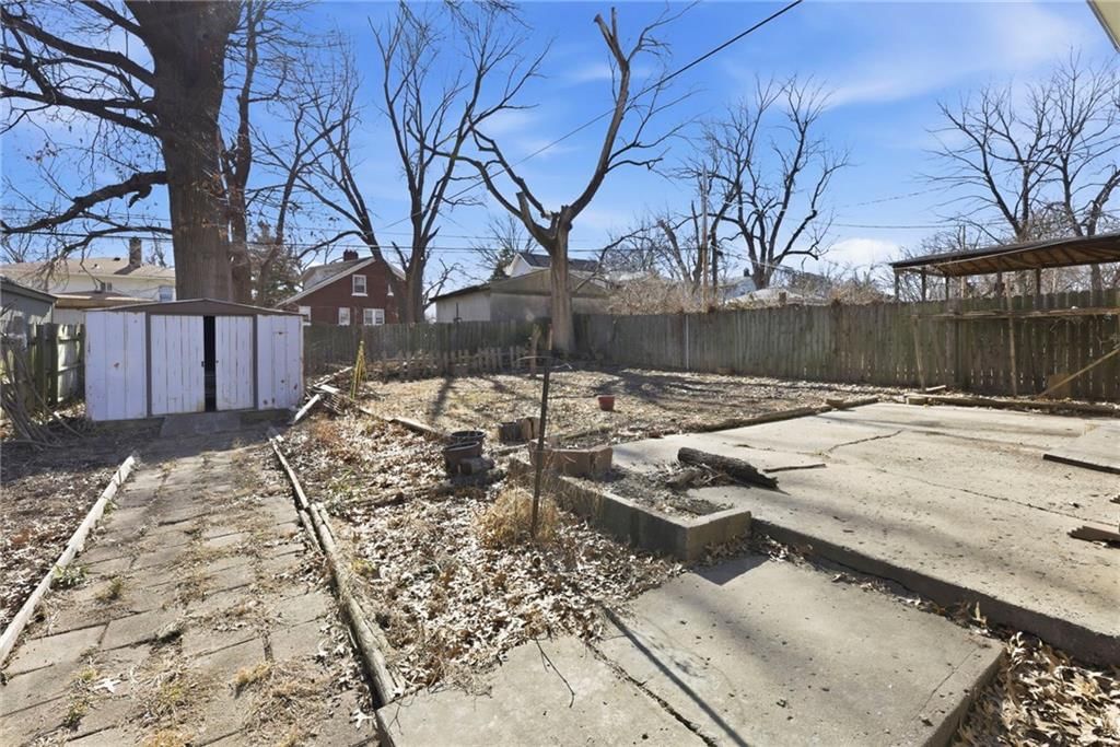 1819 FREEMAN Avenue — photo 33