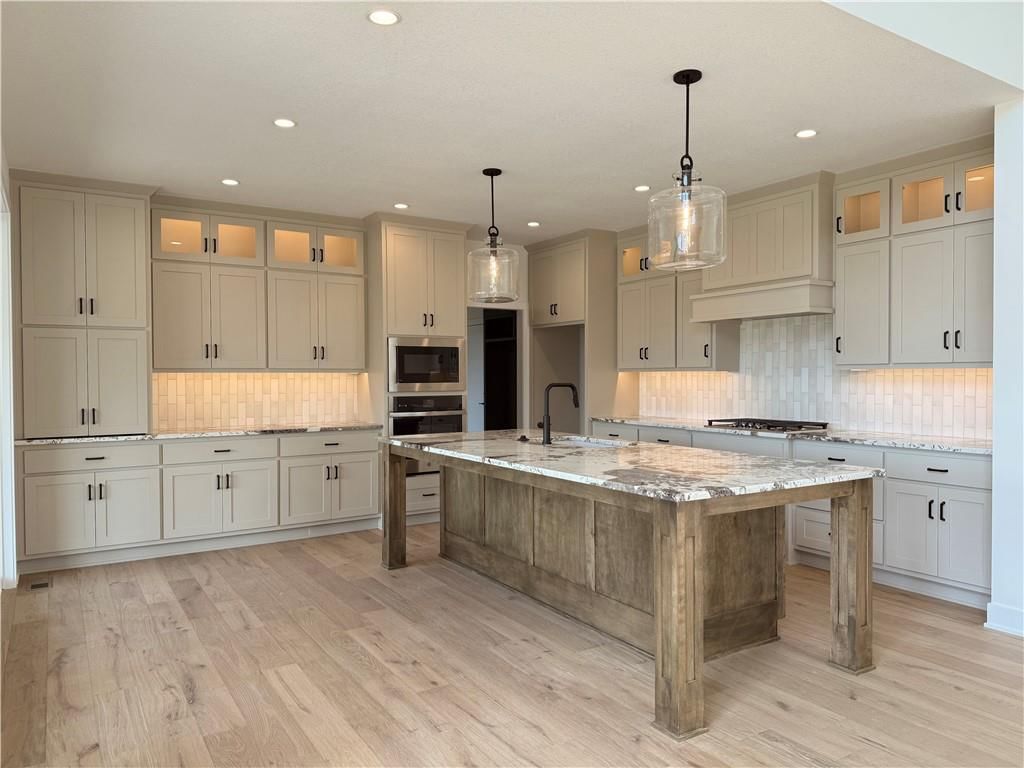 7735 N DONNELLY Avenue — photo 8