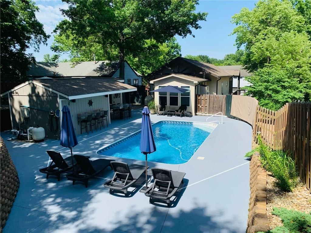 134 Beach Drive — photo 2