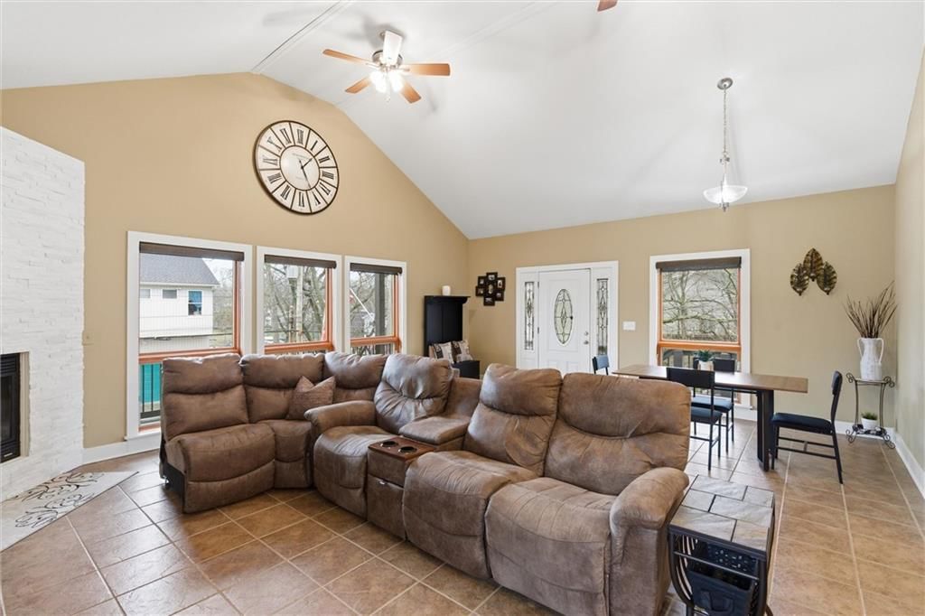 134 Beach Drive — photo 10