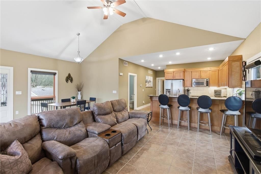 134 Beach Drive — photo 11