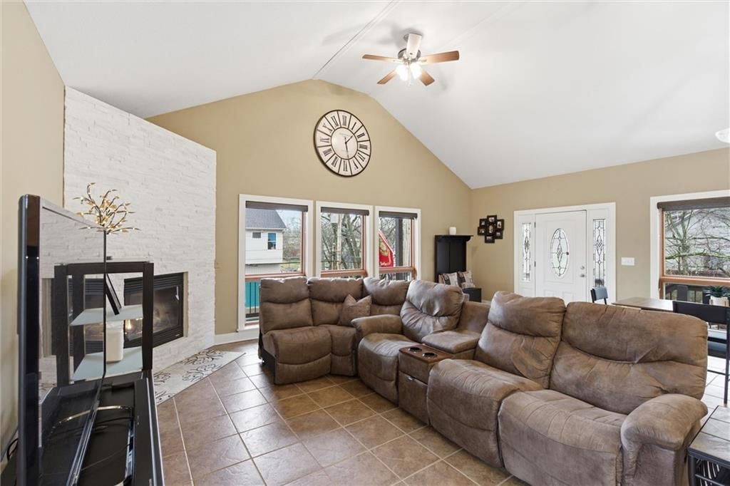 134 Beach Drive — photo 12