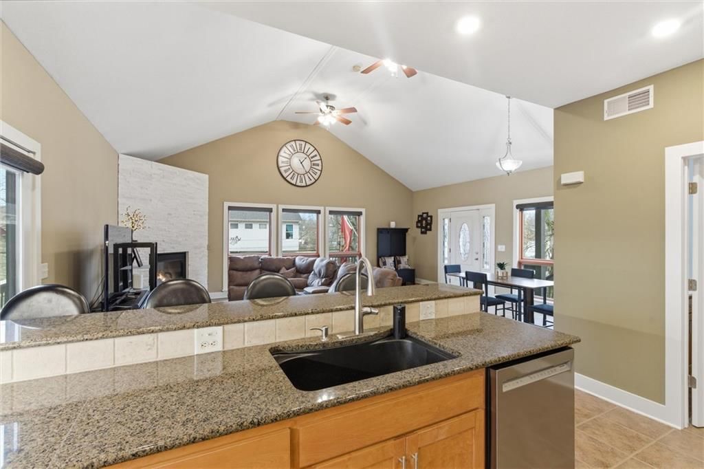 134 Beach Drive — photo 16