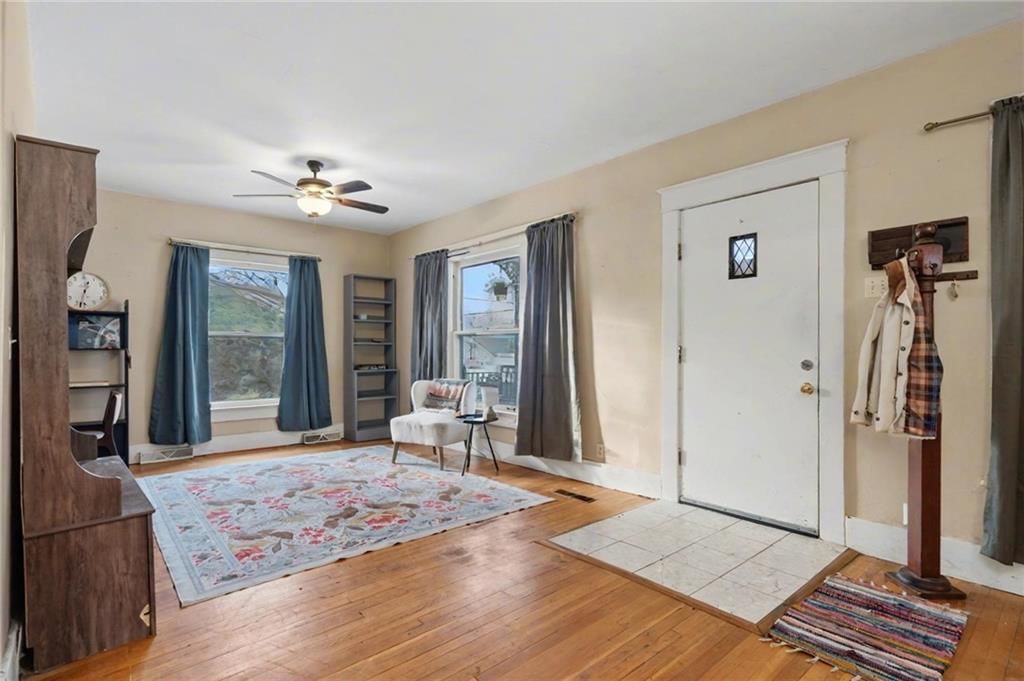107 E Hale Street — photo 9