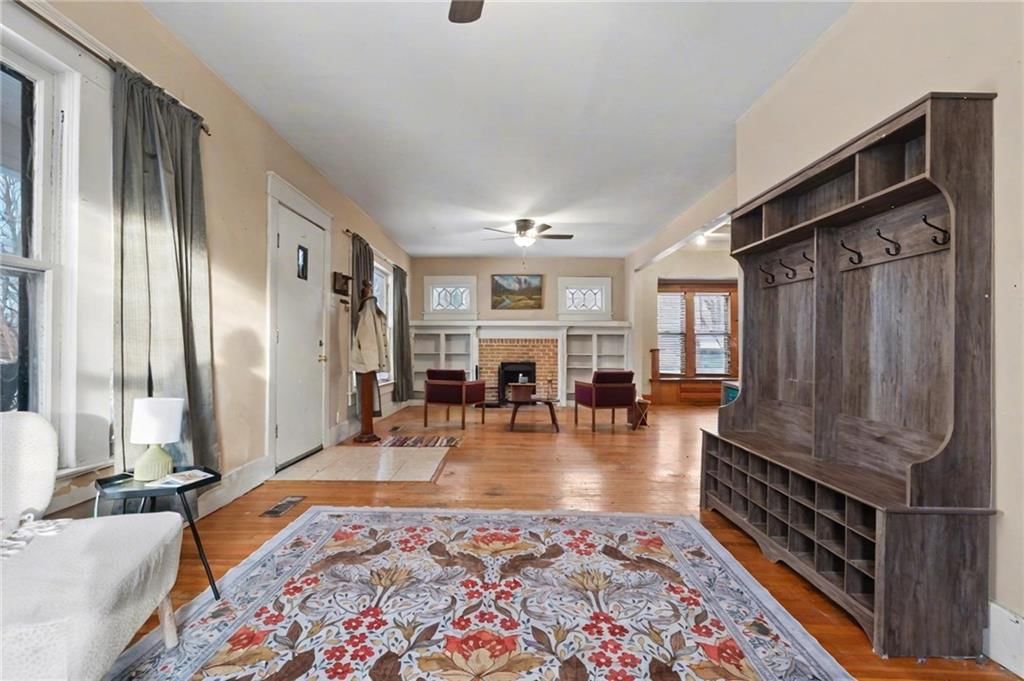 107 E Hale Street — photo 11