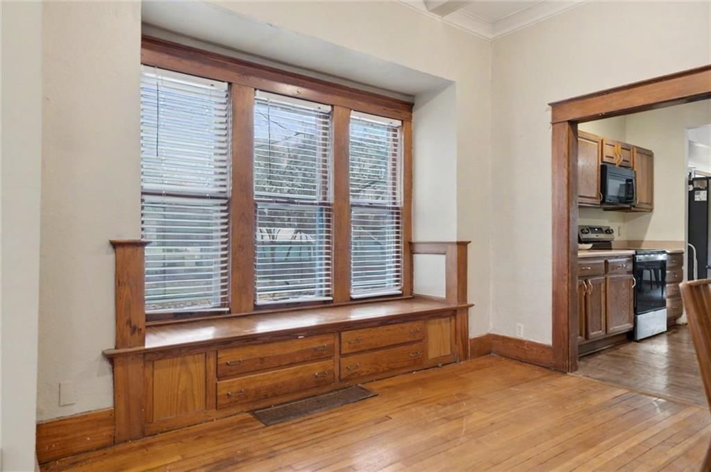 107 E Hale Street — photo 17