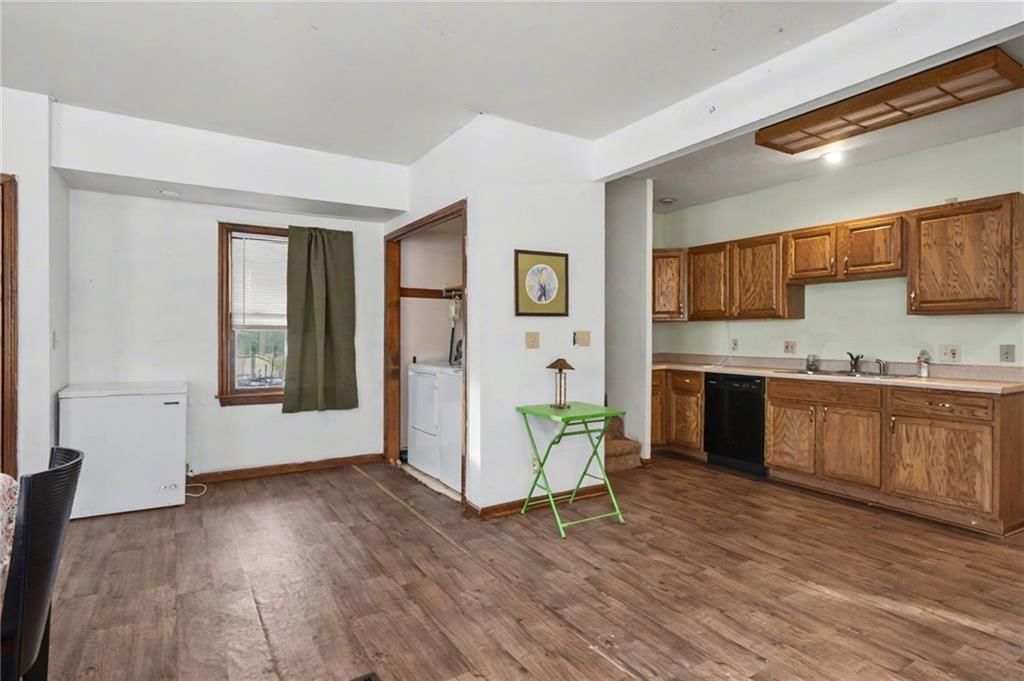 107 E Hale Street — photo 20