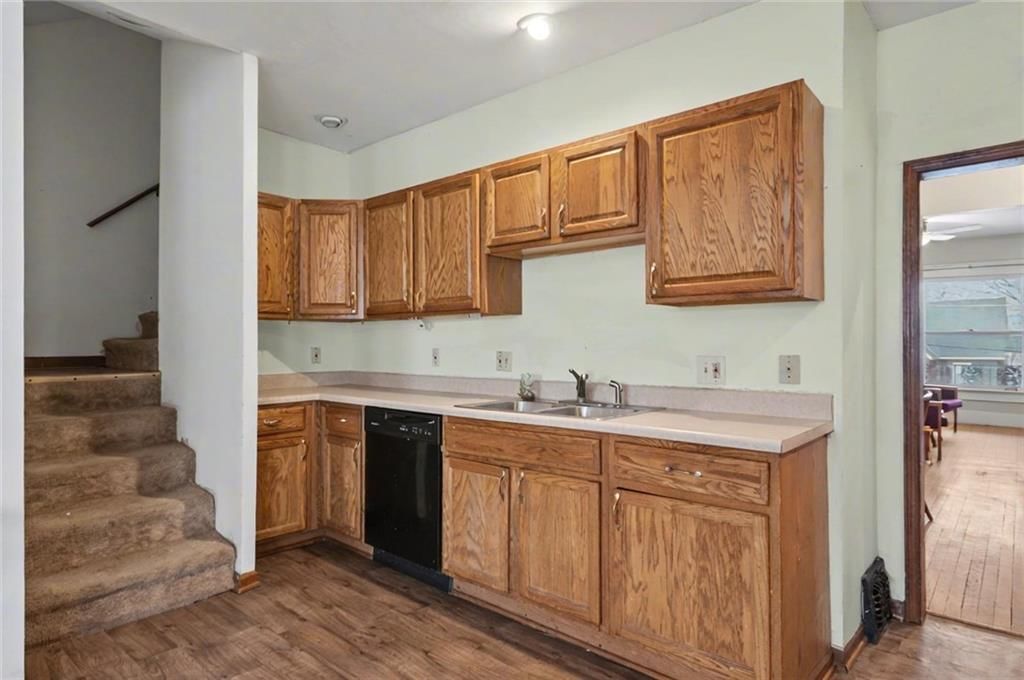107 E Hale Street — photo 23