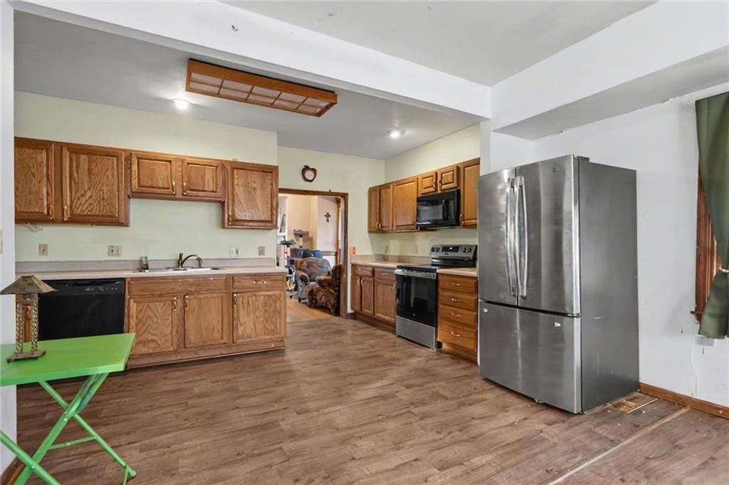 107 E Hale Street — photo 24