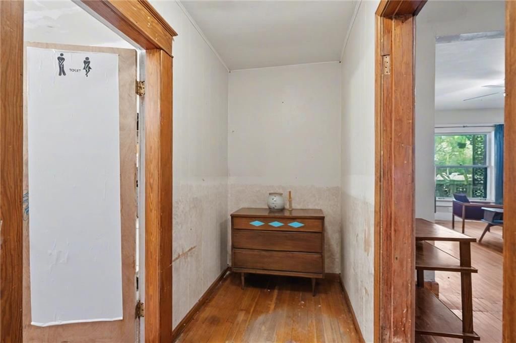 107 E Hale Street — photo 25
