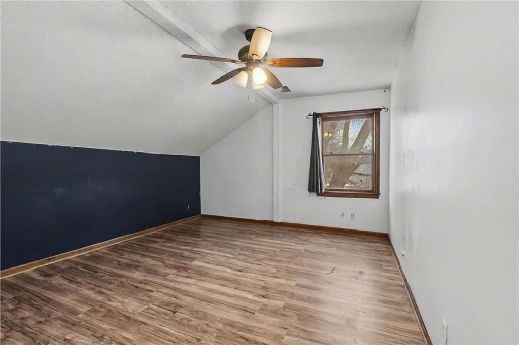 107 E Hale Street — photo 33