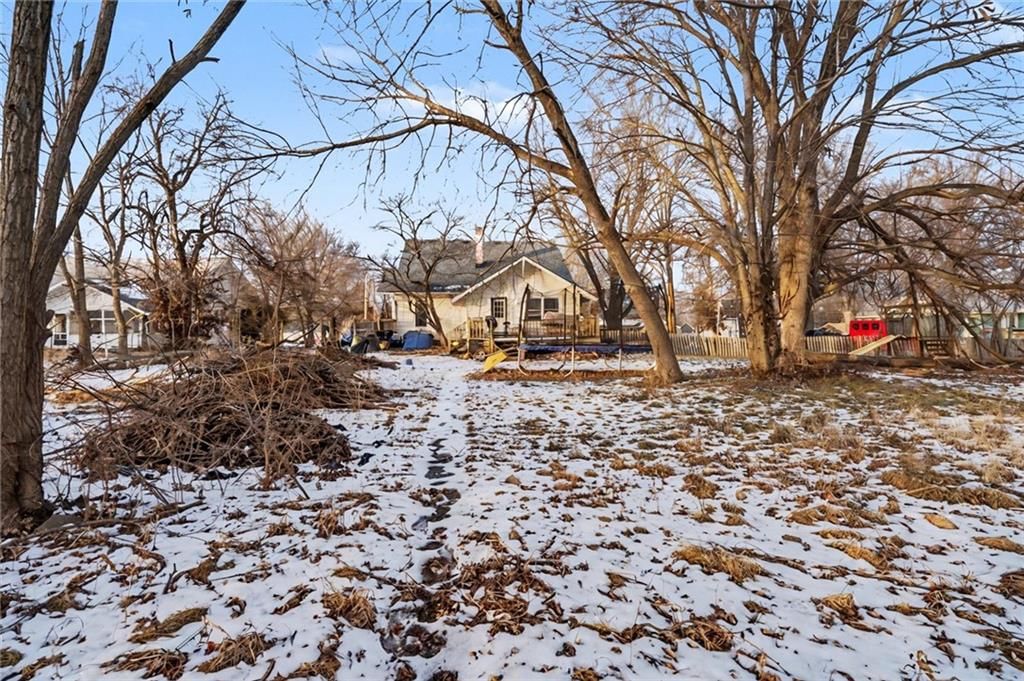 107 E Hale Street — photo 40