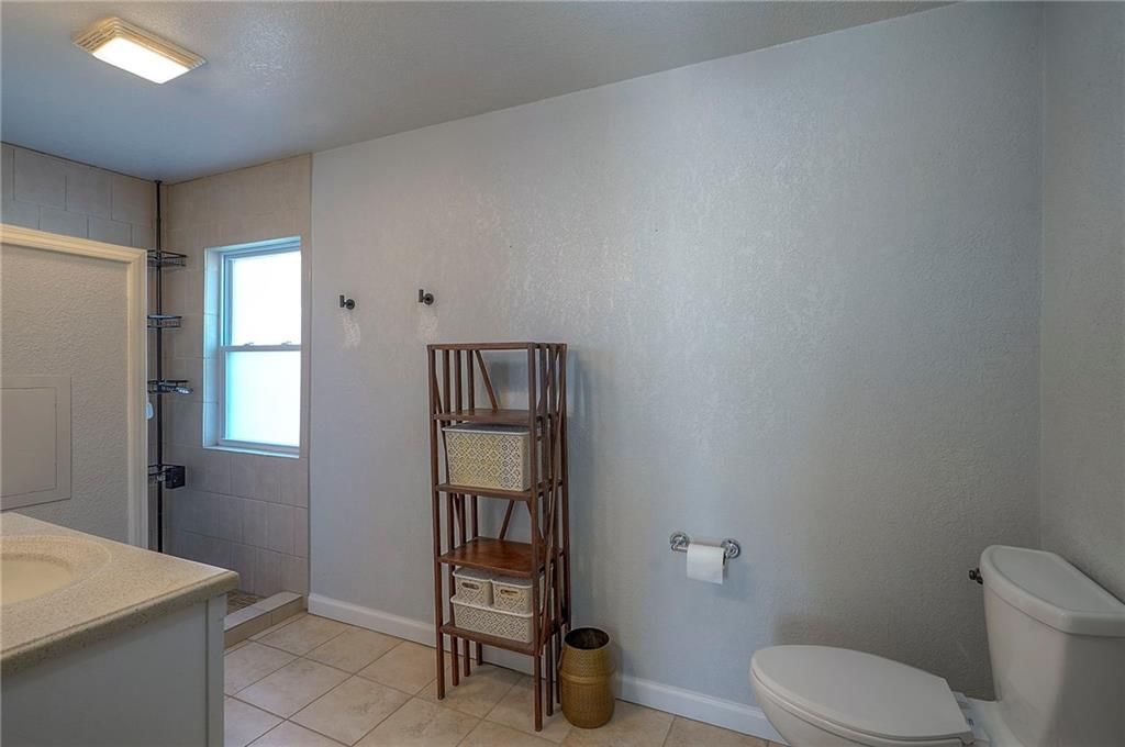 718 NE 42nd Terrace — photo 23