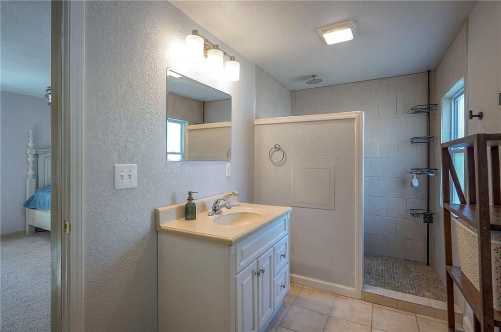 718 NE 42nd Terrace — photo 24