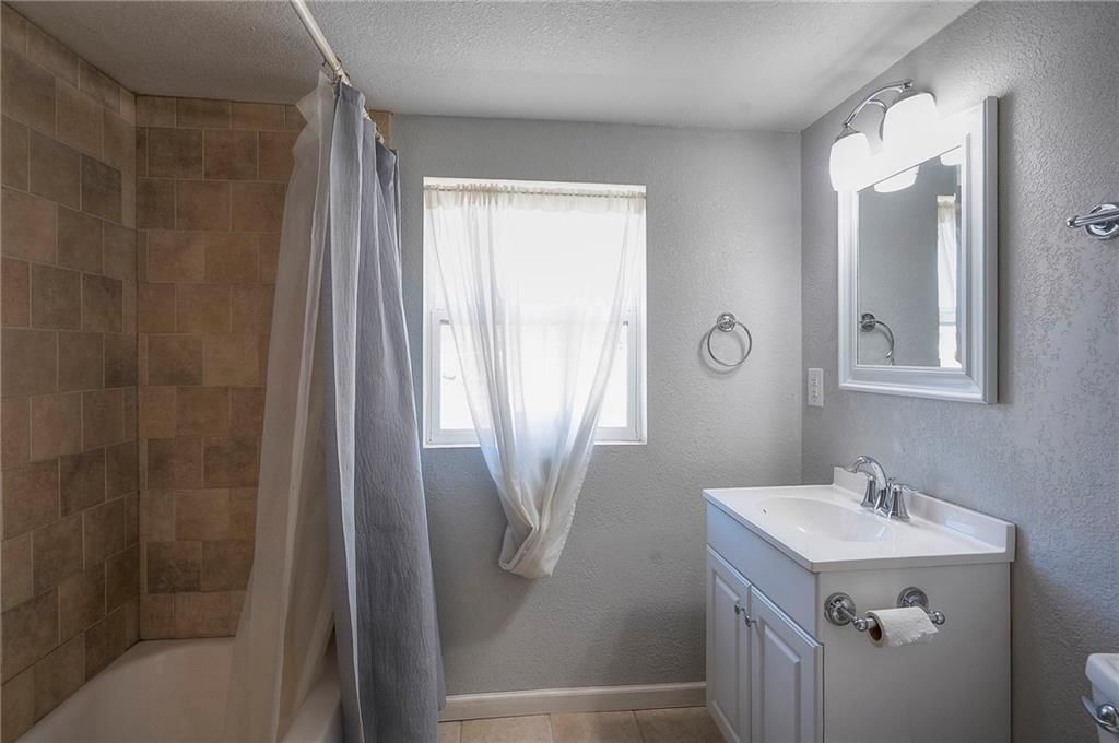 718 NE 42nd Terrace — photo 30