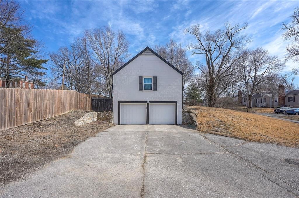 718 NE 42nd Terrace — photo 33