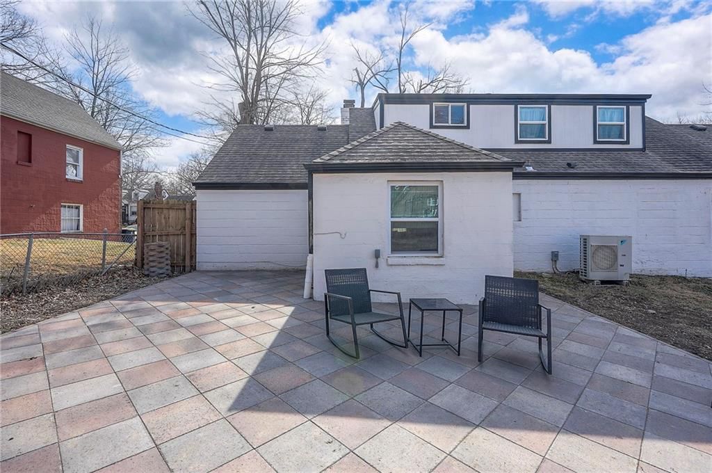 718 NE 42nd Terrace — photo 37