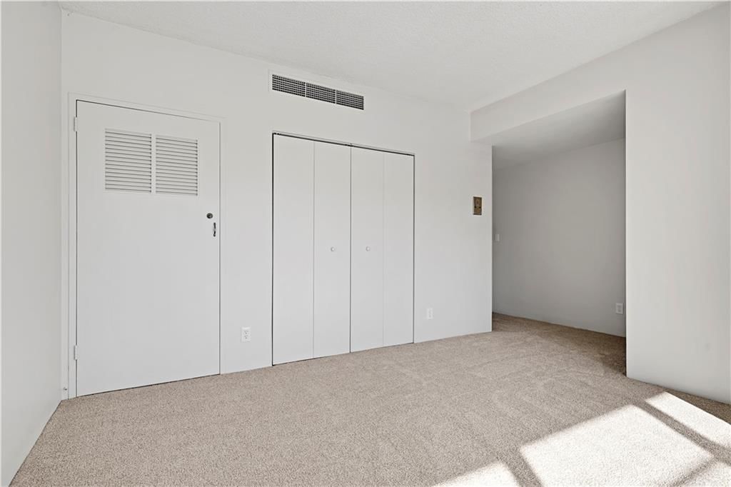 333 W MEYER Boulevard — photo 9
