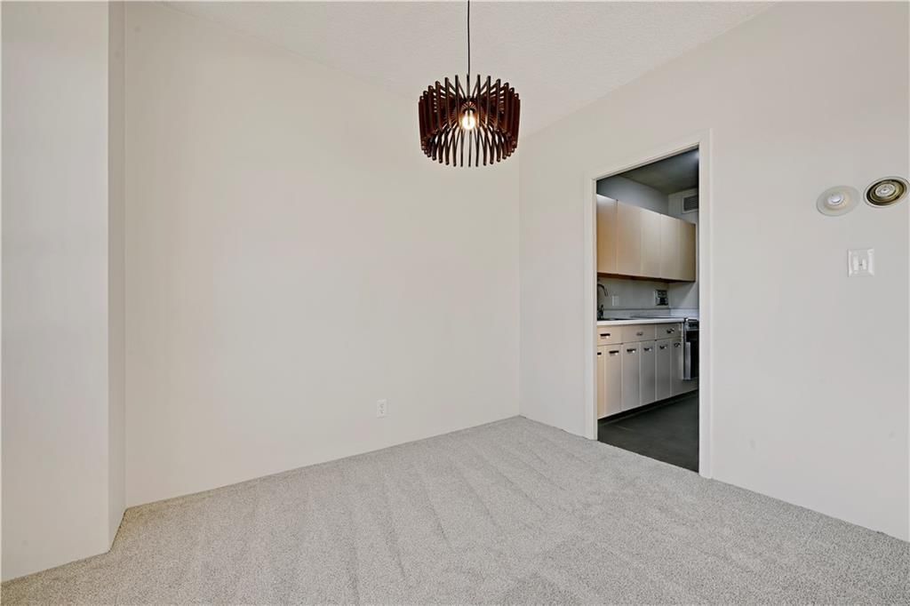 333 W MEYER Boulevard — photo 15