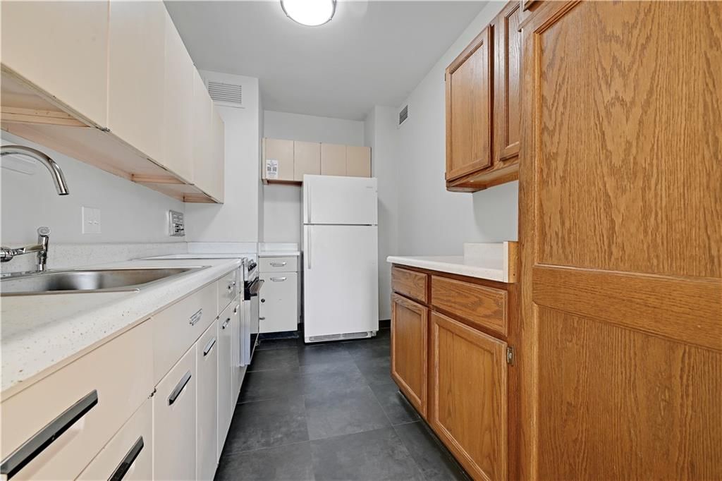333 W MEYER Boulevard — photo 17