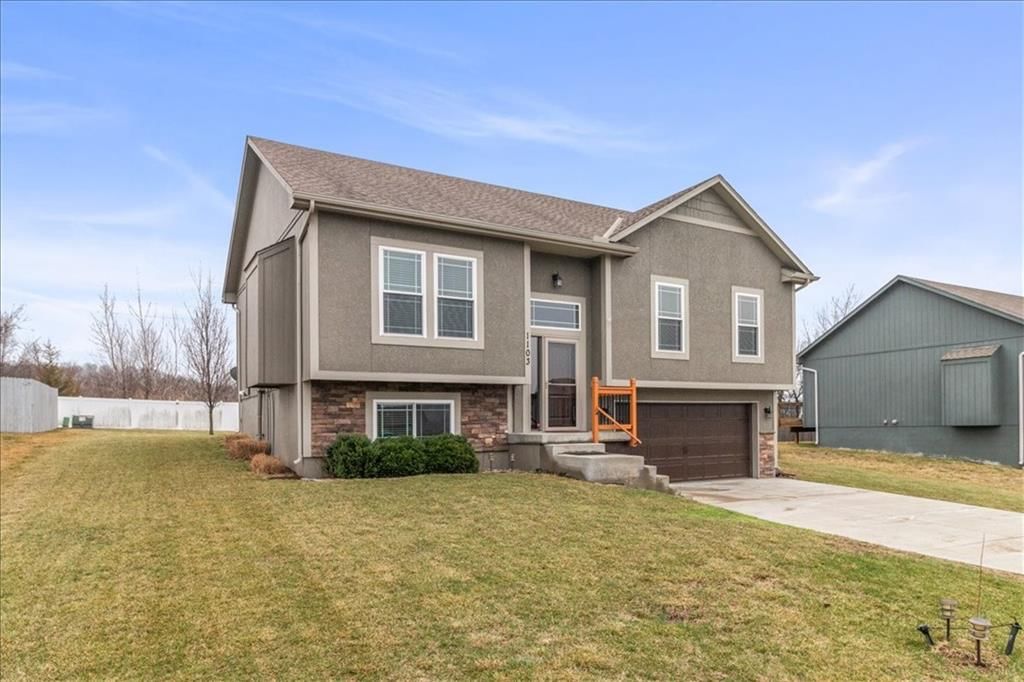 1103 SW 10th Terrace, Oak Grove, MO