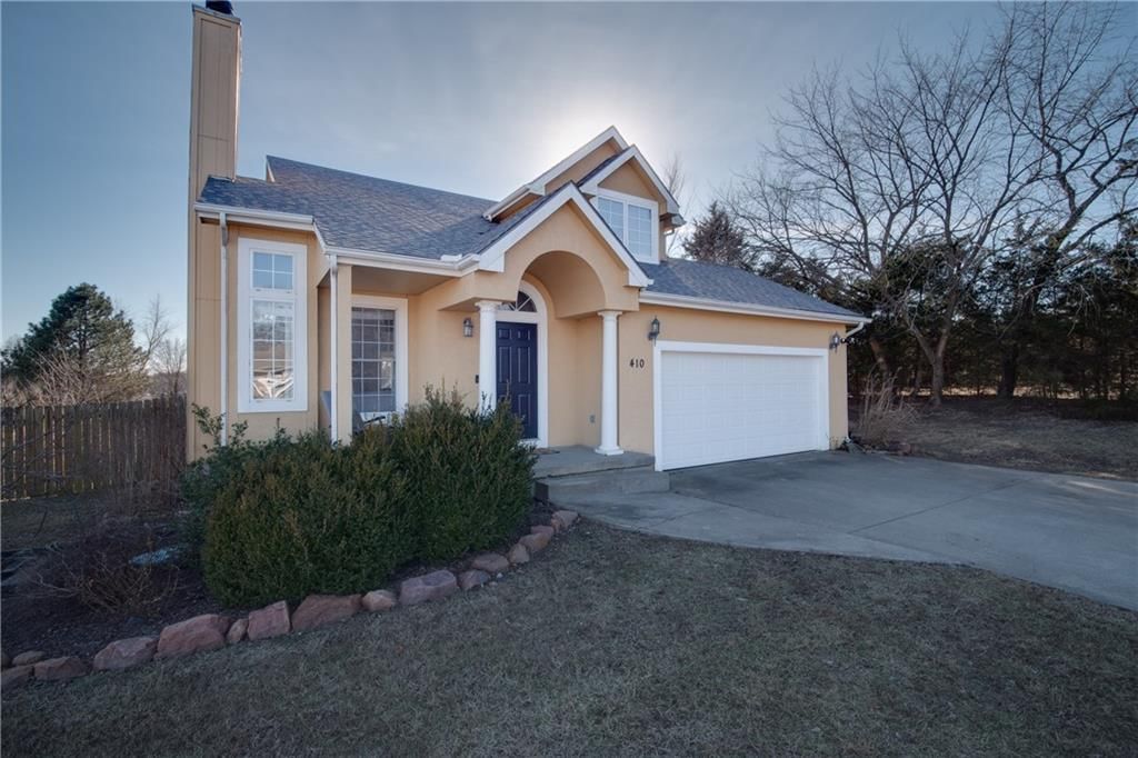 410 Myers Drive — photo 3