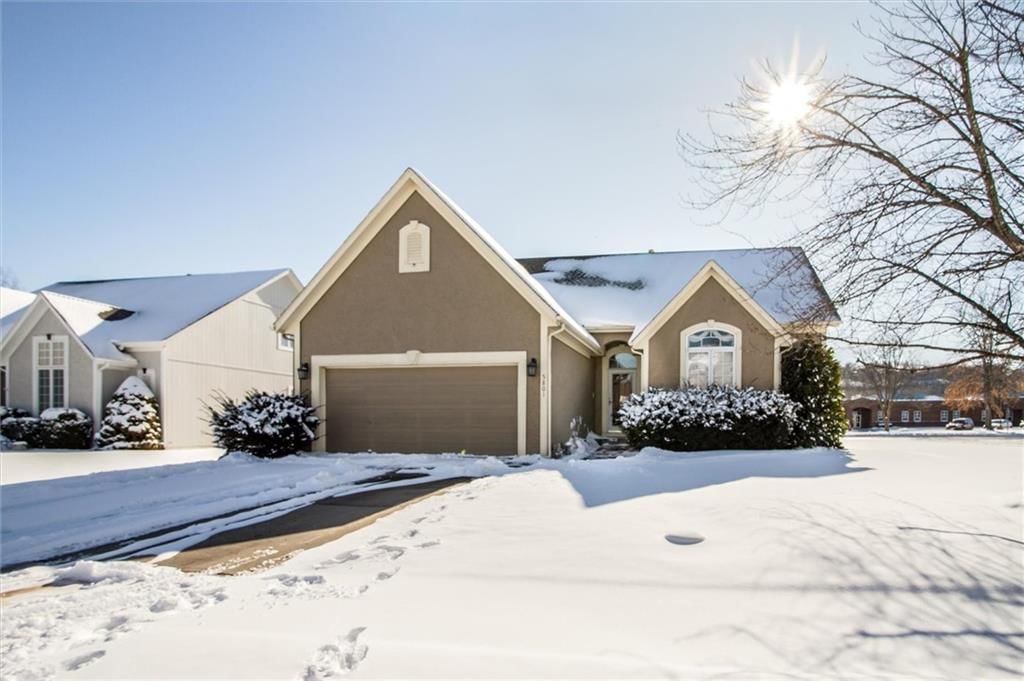 5801 NE Hidden Meadows Drive, Lee's Summit, MO