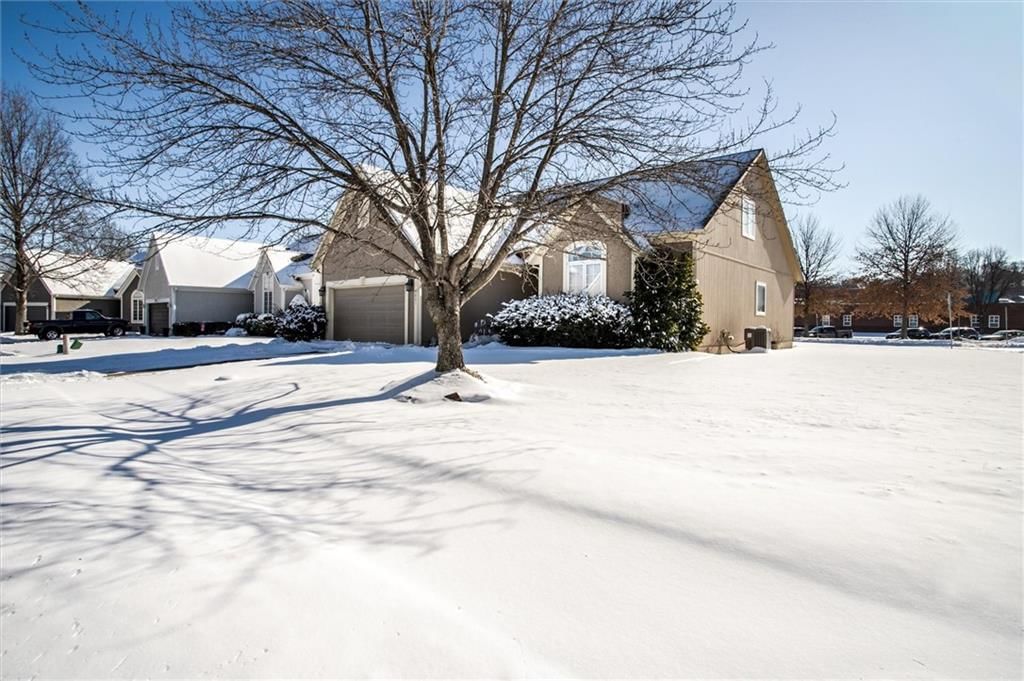 5801 NE Hidden Meadows Drive — photo 3