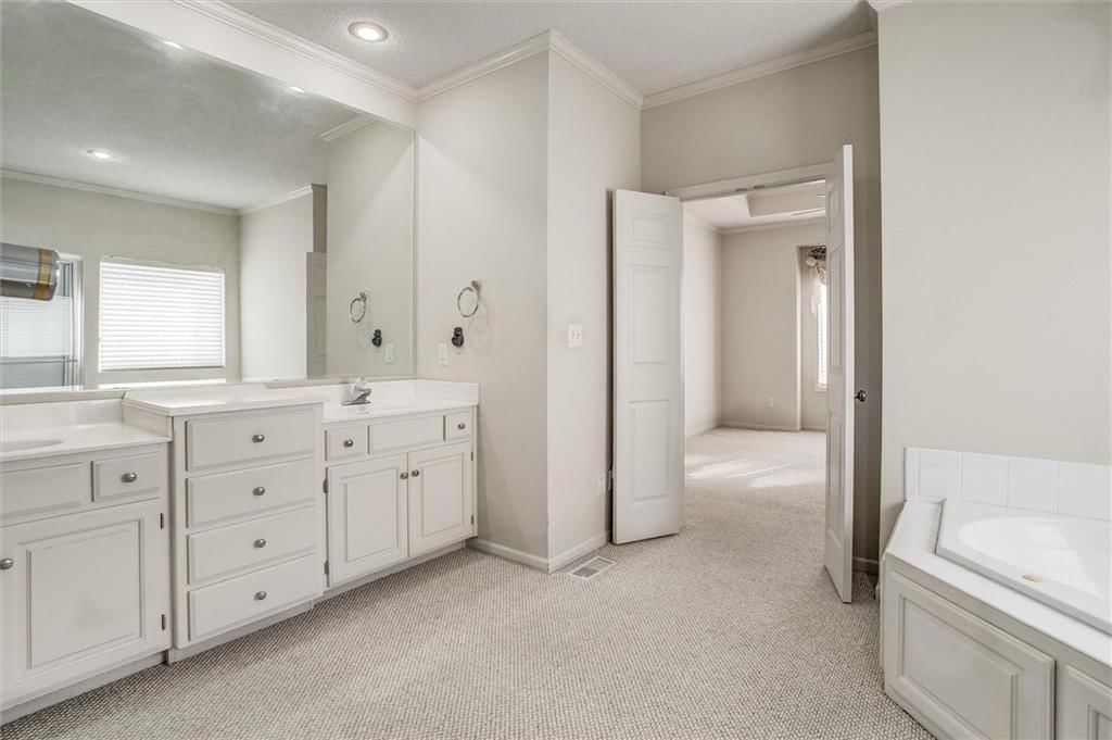 5801 NE Hidden Meadows Drive — photo 22