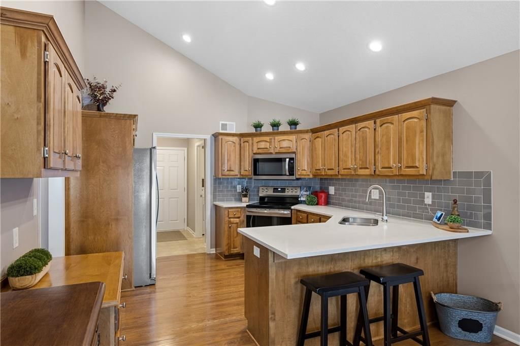 15212 S Greenwood Street — photo 6