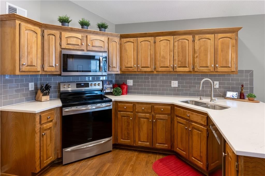 15212 S Greenwood Street — photo 14