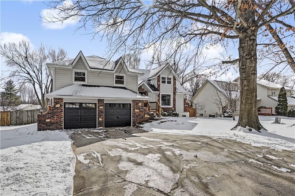 6215 NW Pine Ridge Road, Parkville, MO