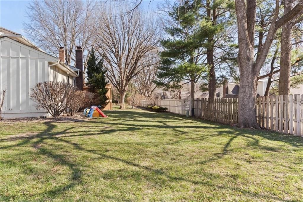 8113 W 99th Street — photo 43
