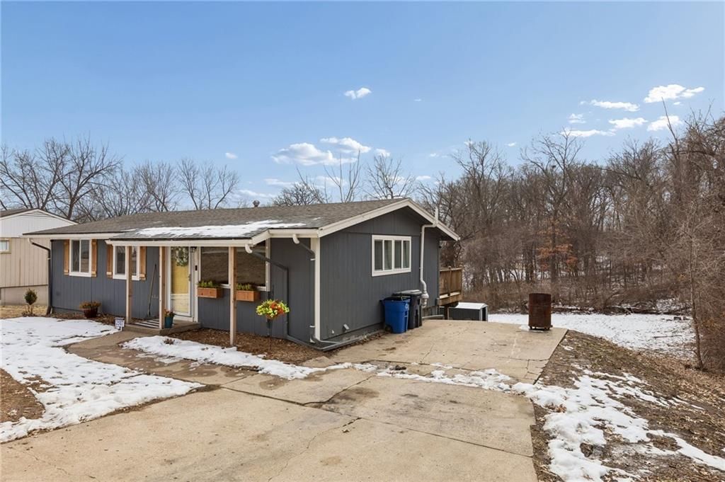 2507 NE 37th Terrace — photo 4